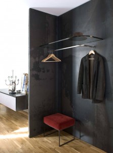 Garderobe aus schwarzem Eisen mit Glasablage